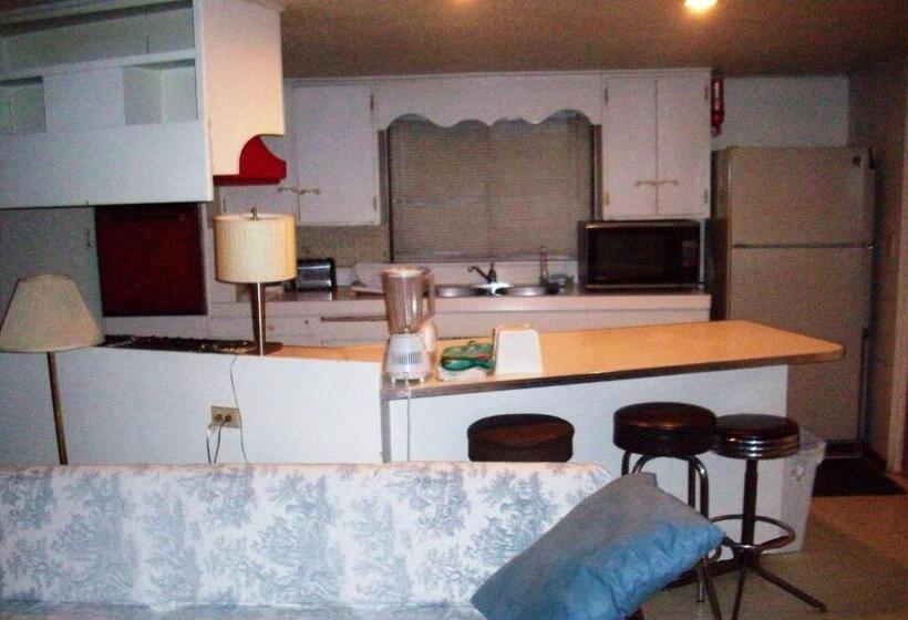 家庭间, Hilander Motel