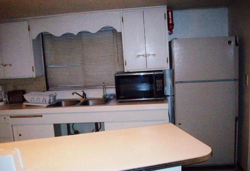 家庭间, Hilander Motel