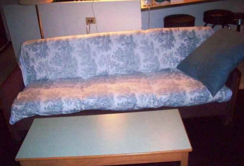 家庭间, Hilander Motel