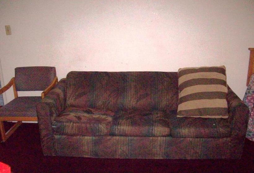 家庭间, Hilander Motel