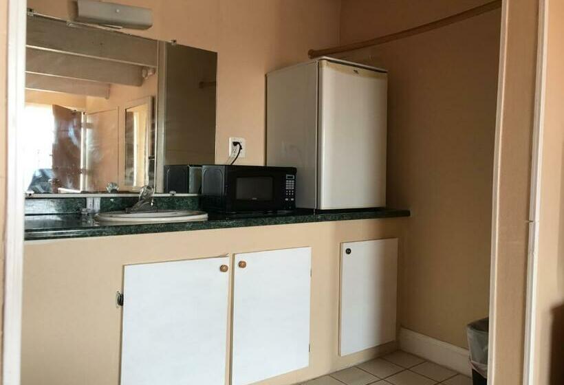 غرفه قياسيه سريرين مزدوجين, La Fontana Motel