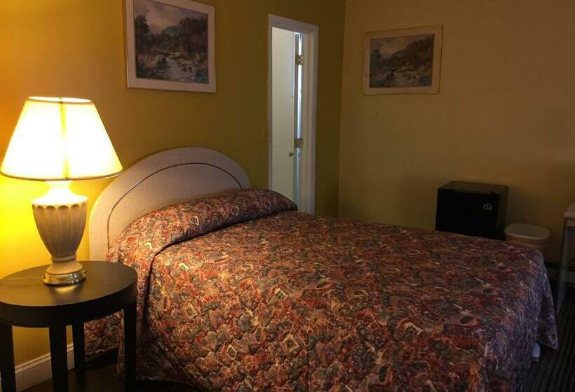 غرفة قياسية ثلاثية, La Fontana Motel