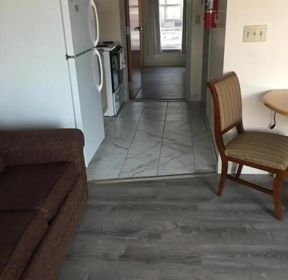 デラックススイート, All Suites Inn Budget Host