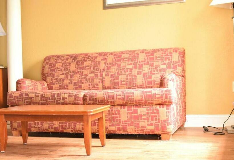 جناح سرير كينج, Atkinson Inn & Suites