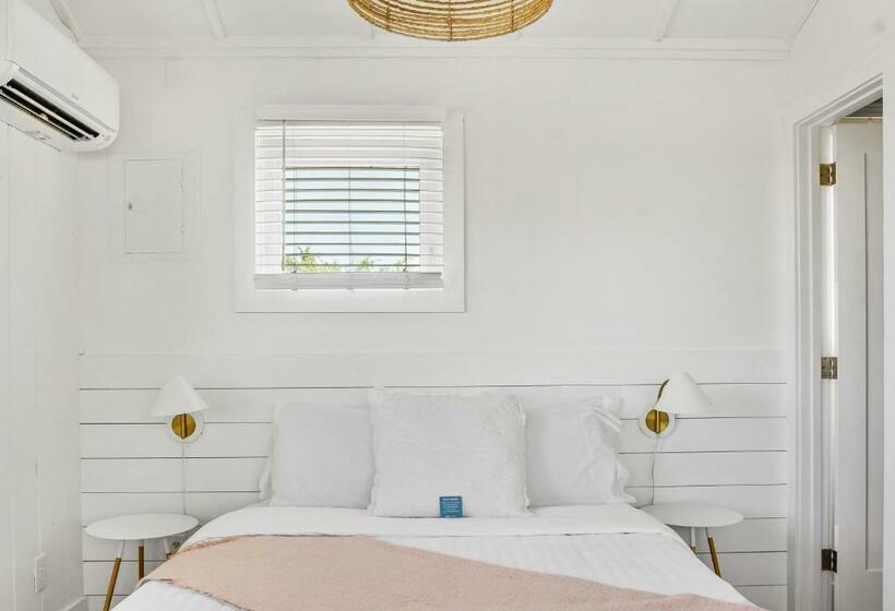 Студия Стандарт, Breakers Montauk