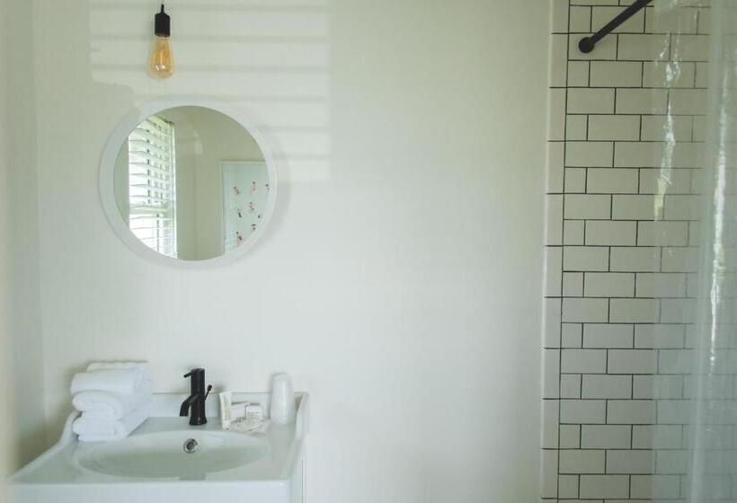 إستوديو قياسى سرير كينج, Breakers Montauk