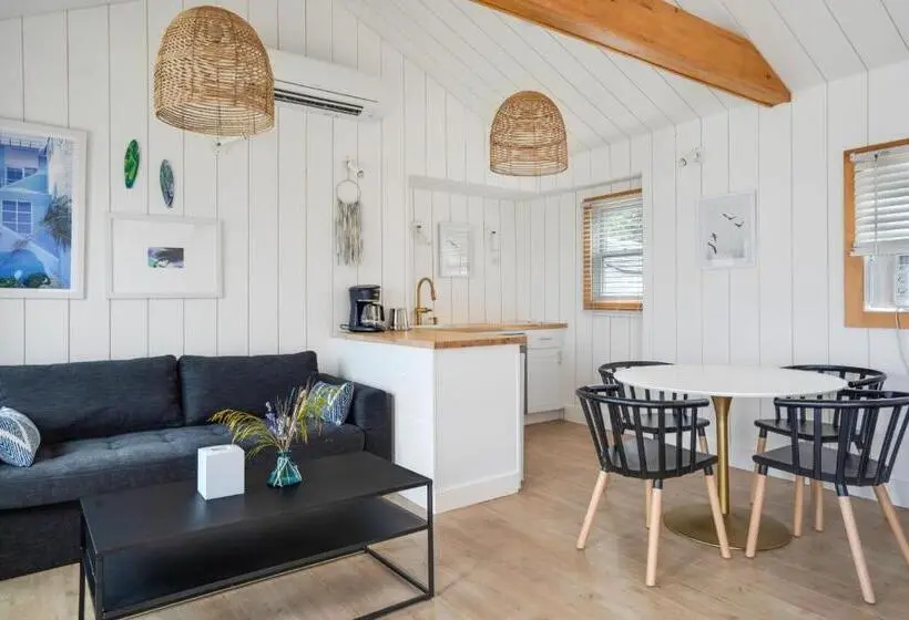 1 Bedroom Penthouse Apartment, Breakers Montauk