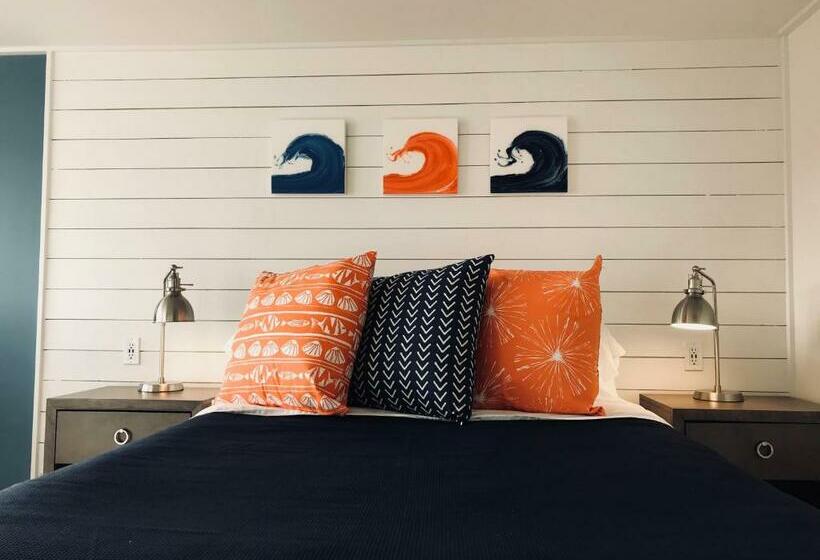 سوییت با چشمانداز دریا, Breakwater