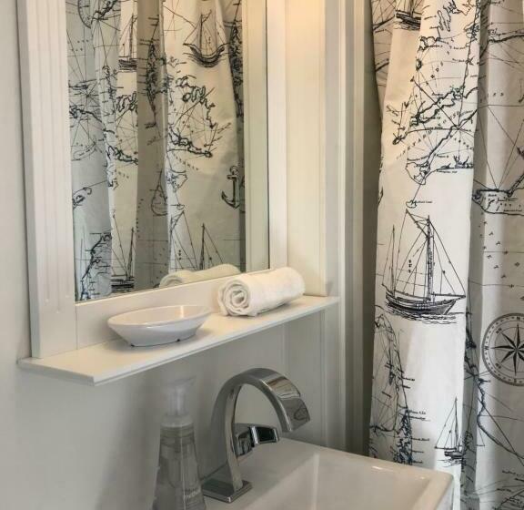 اتاق استاندارد با تخت بزرگ, Breakwater