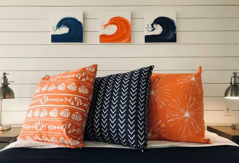 سوییت با چشمانداز دریا, Breakwater