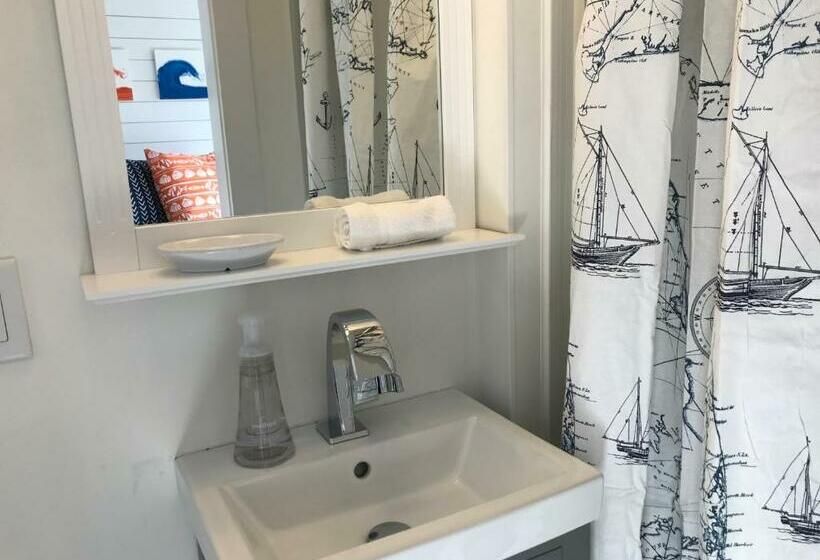 اتاق استاندارد برای معلولان, Breakwater