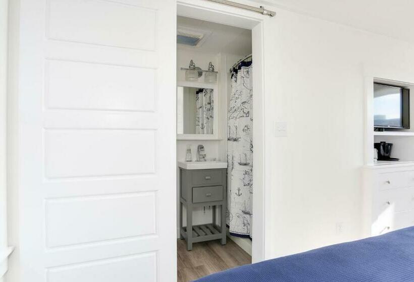 اتاق استاندارد با تخت بزرگ, Breakwater