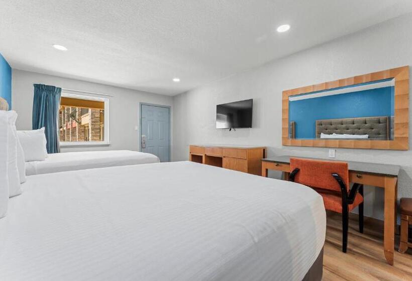 Номер Стандарт, Econo Lodge Inn & Suites