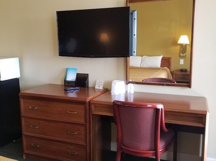 غرفه قياسيه سريرين مزدوجين, Echo Lodge