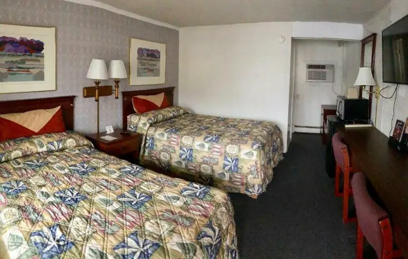 ２ダブルベッドのスタンダードルーム, Economy Inn Bloomington