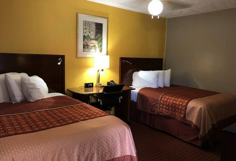 Номер Стандарт 2 Двуспальные Кровати, Ellijay Inn   Downtown Ellijay