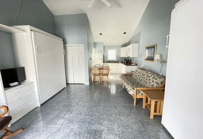 スタンダードスタジオ, Ocean Walk