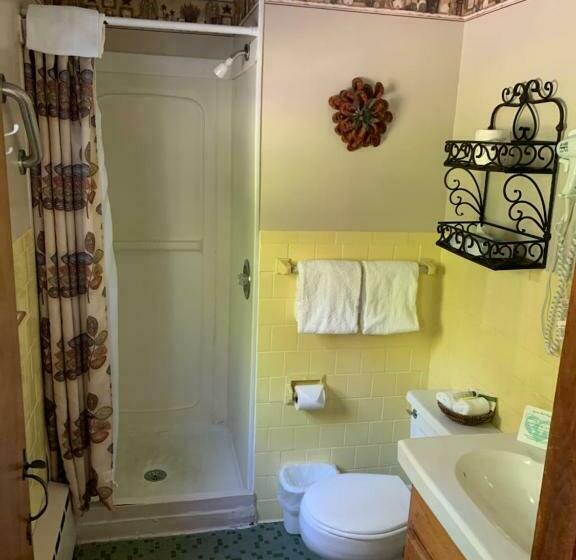 غرفه قياسيه سريرين مزدوجين, Stay Berkshires