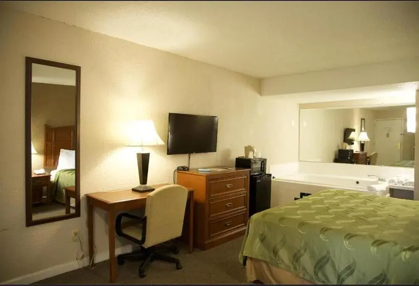 キングサイズベッドのスイートルーム, Travelers Inn Elizabethton