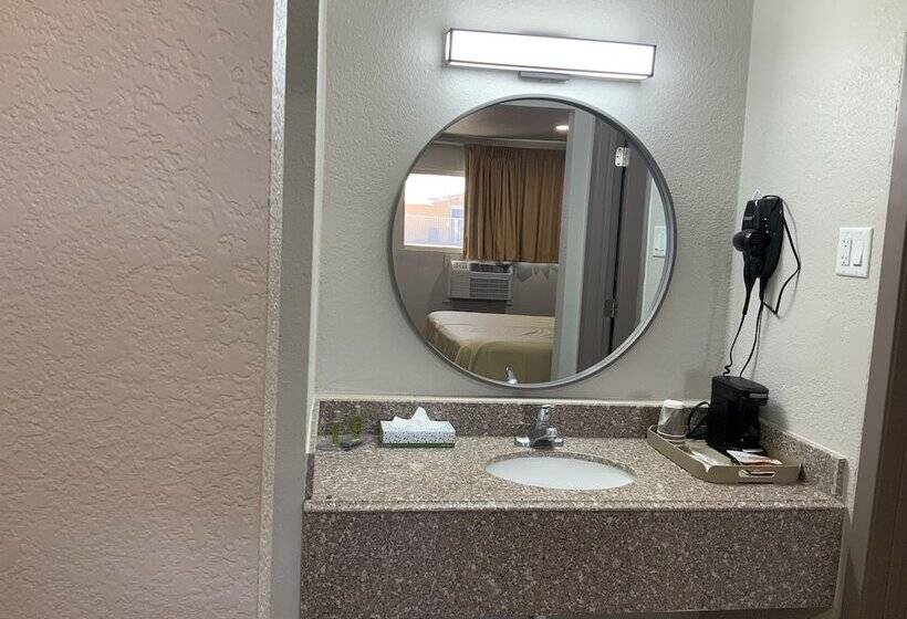 غرفه قياسيه سريرين مزدوجين, Value Lodge