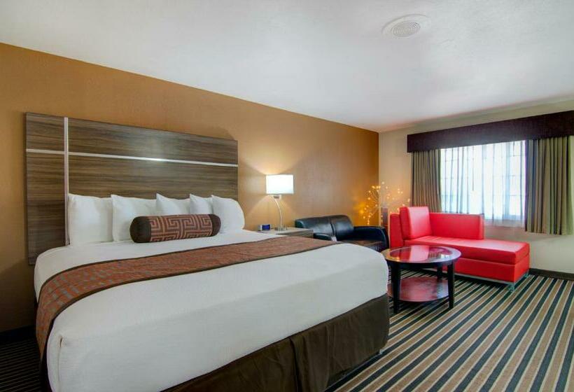 キングサイズベッドのスタンダードルーム, Westbridge Inn & Suites