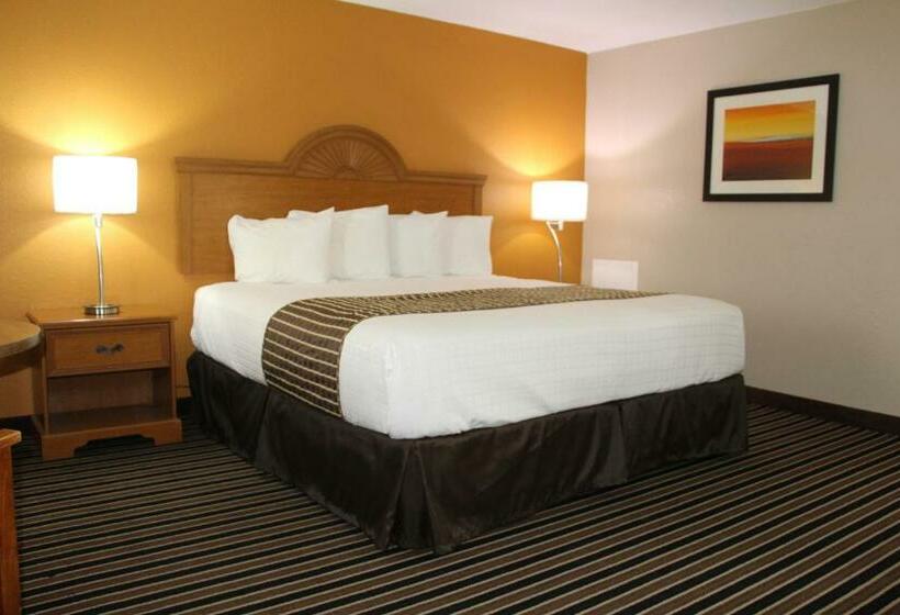 キングサイズベッドのスタンダードルーム, Westbridge Inn & Suites