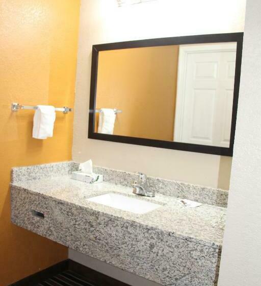 キングサイズベッドのスタンダードルーム, Westbridge Inn & Suites