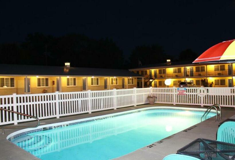 キングサイズベッドのスタンダードルーム, Westbridge Inn & Suites