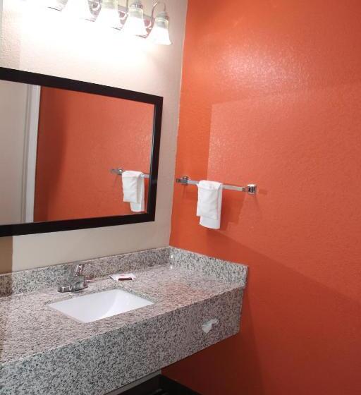 스탠다드 룸, Westbridge Inn & Suites