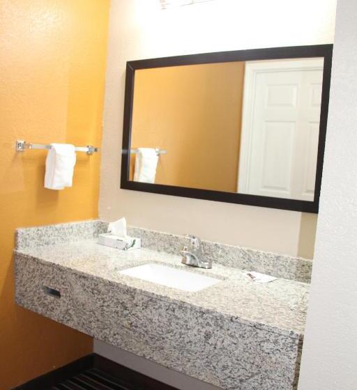 스탠다드 룸, Westbridge Inn & Suites