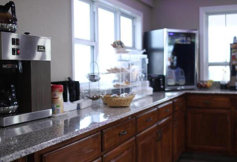 スタンダードルーム, Westbridge Inn & Suites