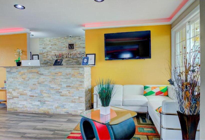 スタンダードトリプルルーム, Westbridge Inn & Suites