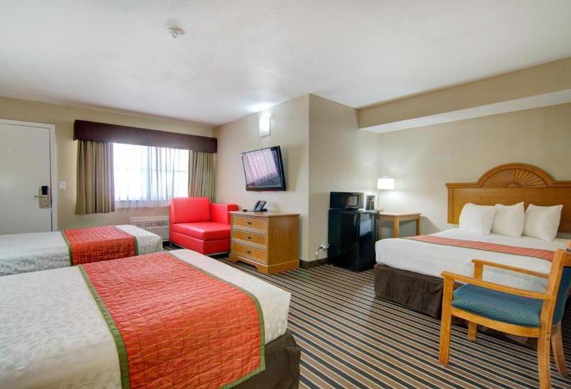 غرفة قياسية ثلاثية, Westbridge Inn & Suites