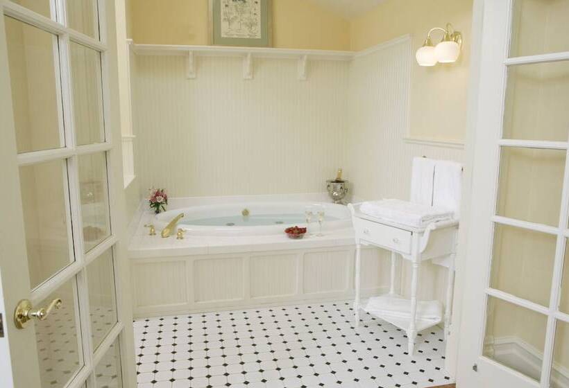디럭스 룸 킹사이즈 침대, Healdsburg Inn On The Plaza, A Four Sisters Inn