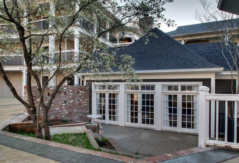 سوئیت با تخت بزرگ, Finial Bw Premier Collection Oxford   Anniston