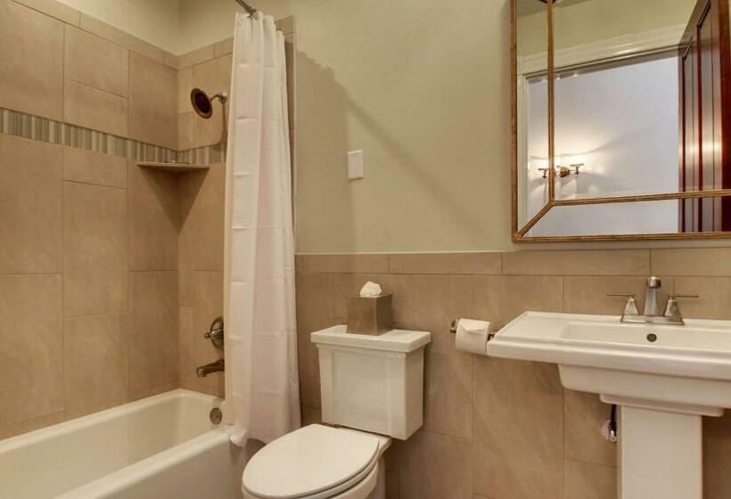 سوئیت با تخت بزرگ, Finial Bw Premier Collection Oxford   Anniston