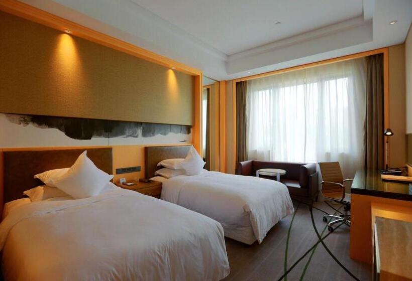 Superior room with lake view, Gloria Resorts Jingdezhen Xishan Lake