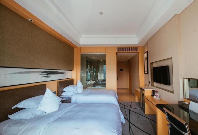 Superior room with lake view, Gloria Resorts Jingdezhen Xishan Lake