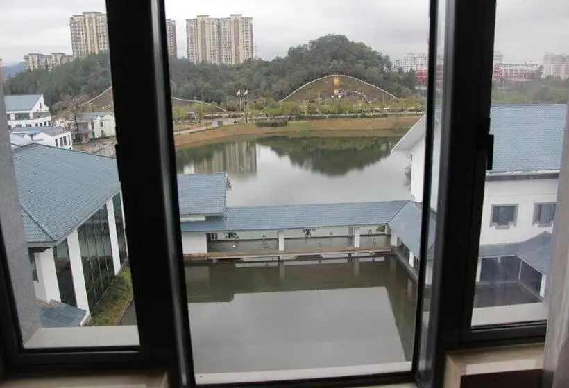 Standard-huone Järvinäkymä, Gloria Resorts Jingdezhen Xishan Lake