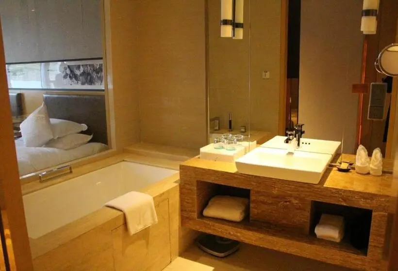 Standard-huone Järvinäkymä, Gloria Resorts Jingdezhen Xishan Lake