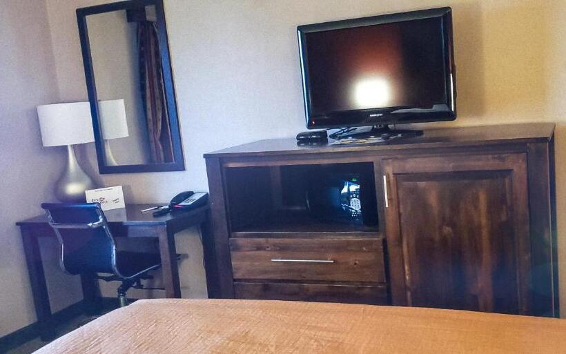 חדר סטנדרט מותאם לאדם עם מוגבלויות, Inn America  Lewiston