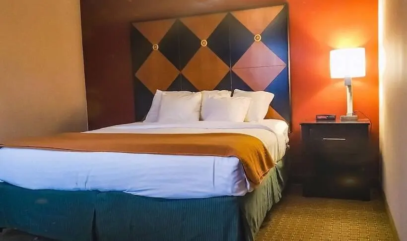 Perhehuone, Inn America Lewiston