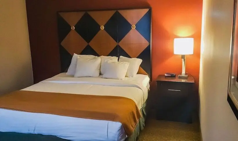 Perhehuone, Inn America Lewiston