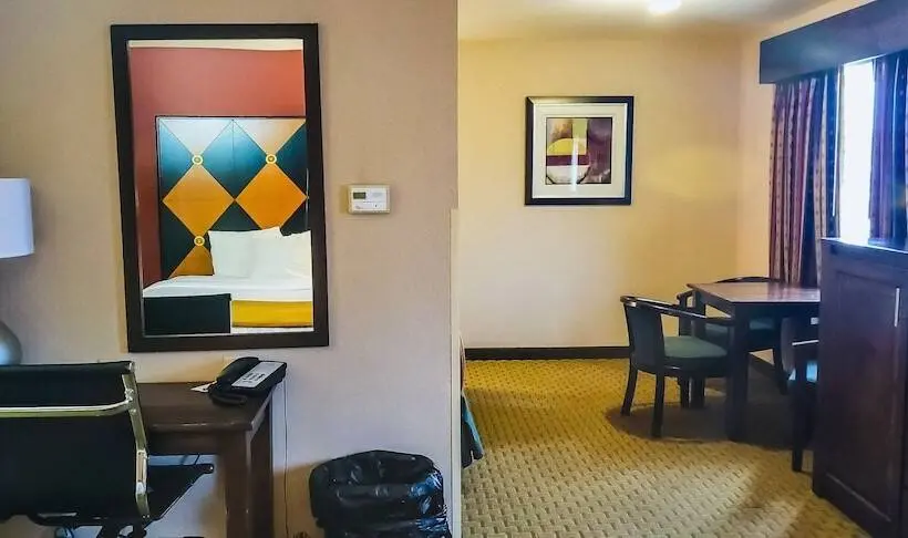 Perhehuone, Inn America Lewiston