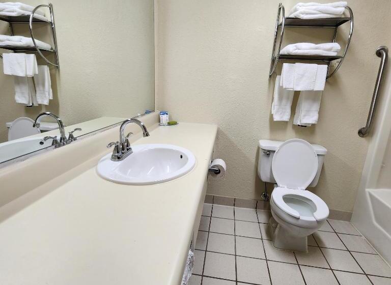 غرفه قياسيه سريرين مزدوجين, Katahdin Inn & Suites