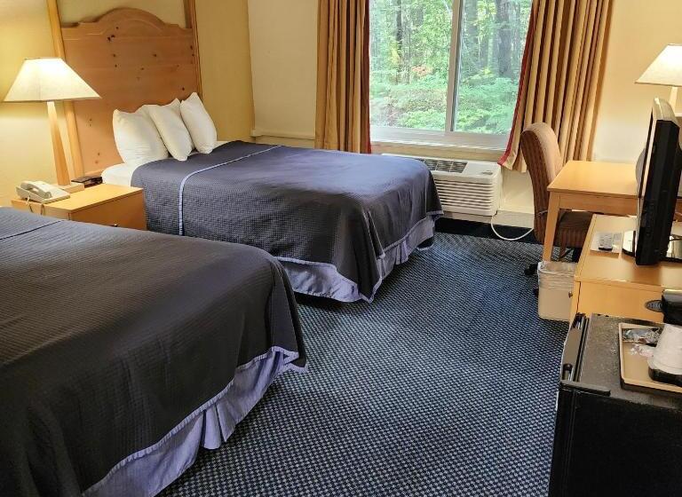 Номер Стандарт 2 Двуспальные Кровати, Katahdin Inn & Suites