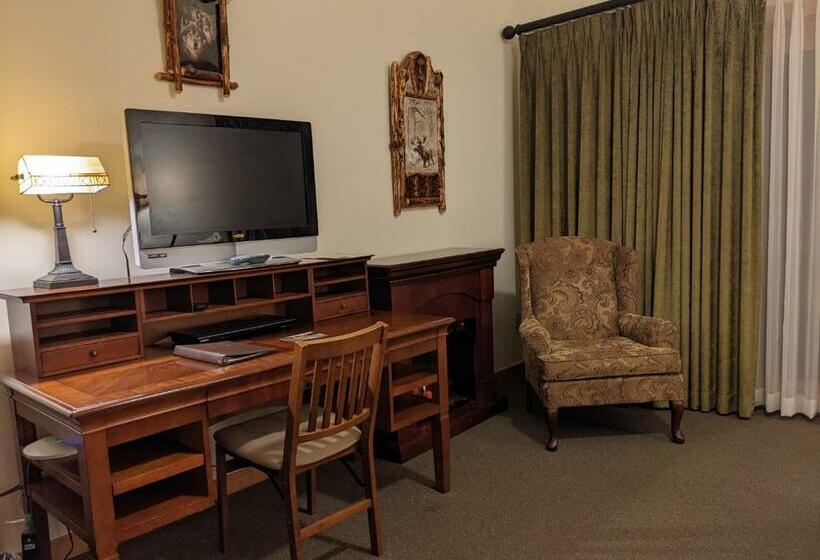 스탠다드 스튜디오, Lodge At Sandpoint