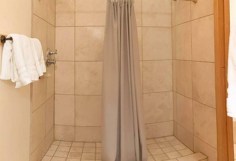 إستوديو ديلوكس, Lodge At Sandpoint