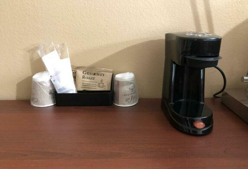 Номер Стандарт, Knights Inn Motel