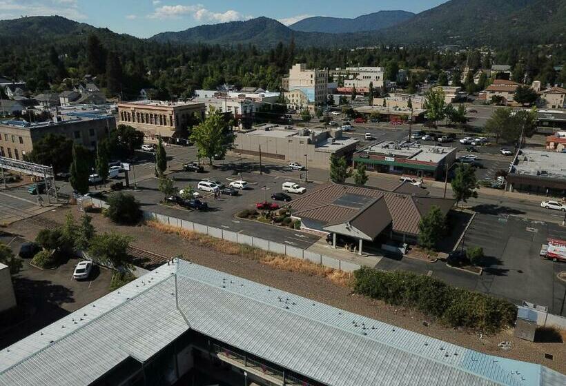 Номер Стандарт, Knights Inn Motel